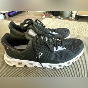 Women’s On Cloud Running Black and Gray Athletic Shoes size 10